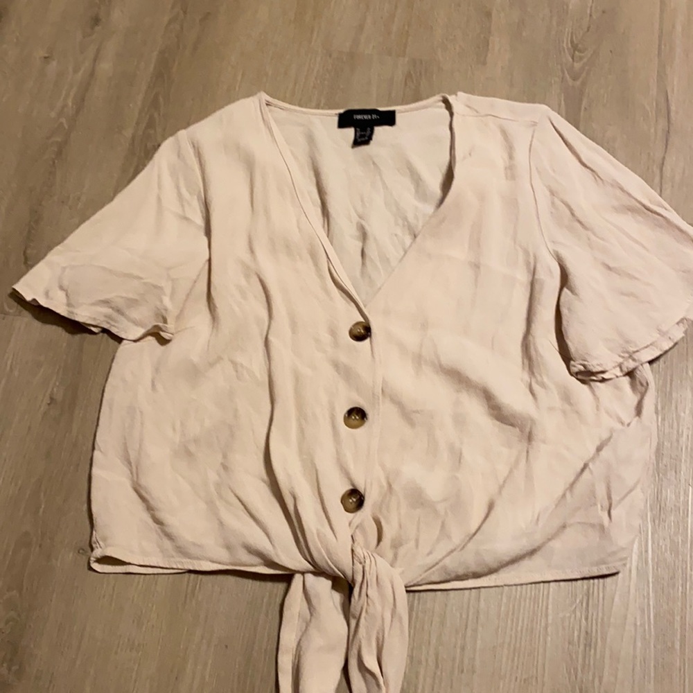 BEIGE CROPPED BUTTON UP WITH TIE
